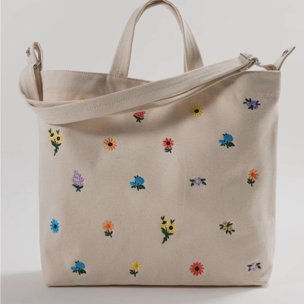 Baggu embroidered flower horizontal duck bag